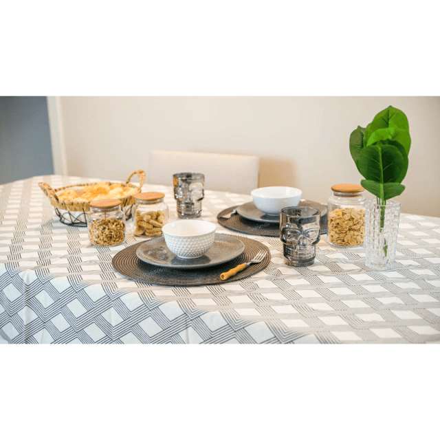 Toalha de Mesa Retangular 6 Lugares 1,50m x 2,10m - Linha Limpa Bem