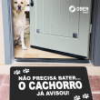 Tapete Capacho Estampado - 40cm X 60cm Estampa:NÃO PRECISA BATER... O CACHORRO JÁ AVISOU!